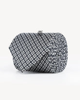 Hodvábna kravata čierna – bočný pohľad