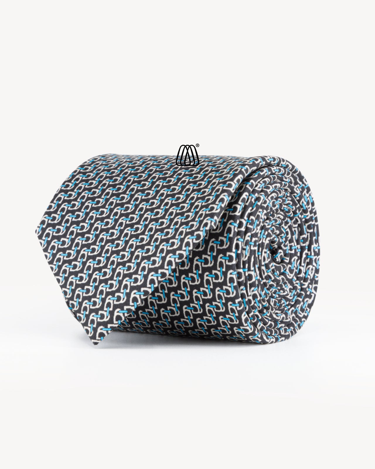 Hodvábna kravata čierna – bočný pohľad