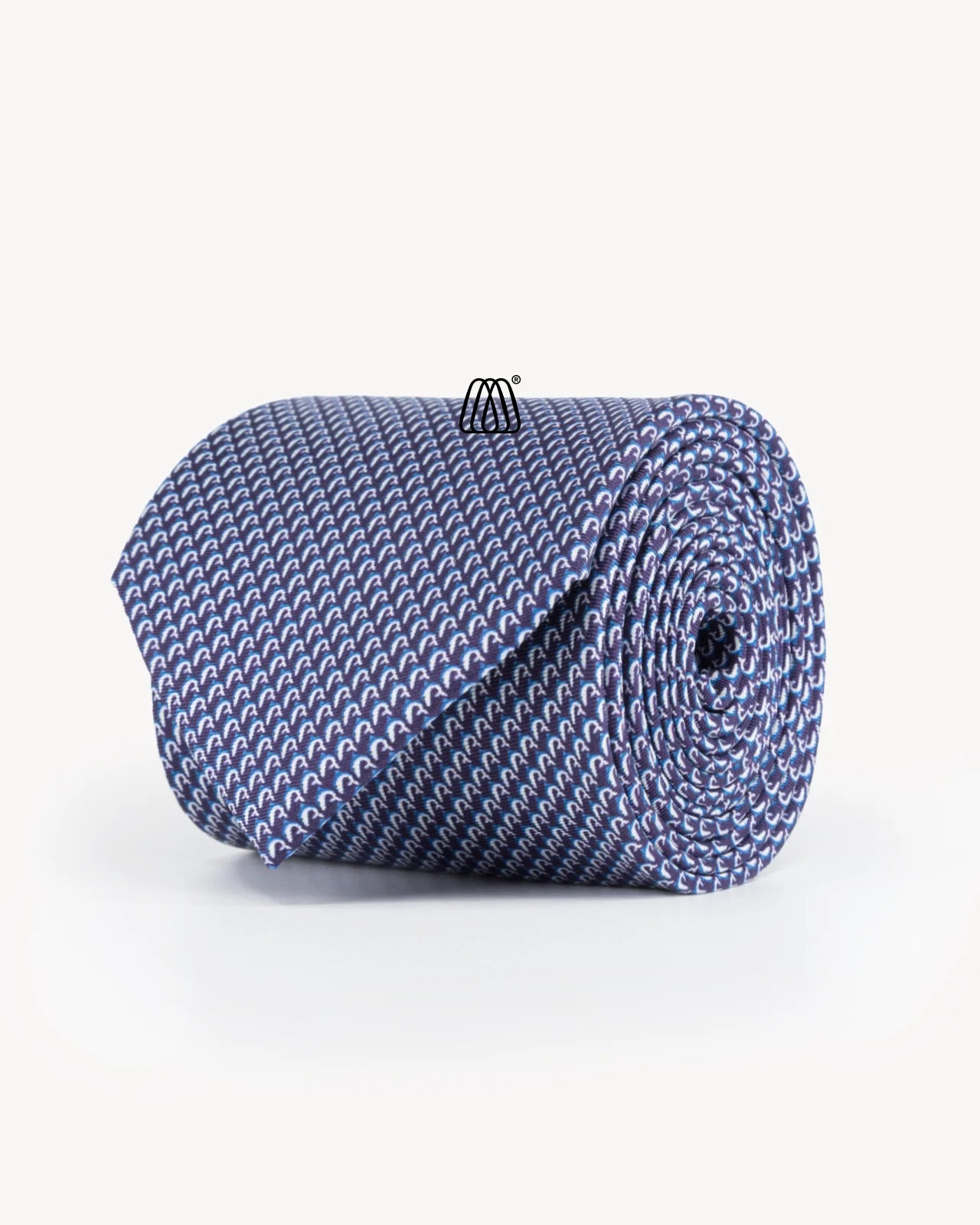 Hodvábna kravata tmavomodrá – bočný pohľad